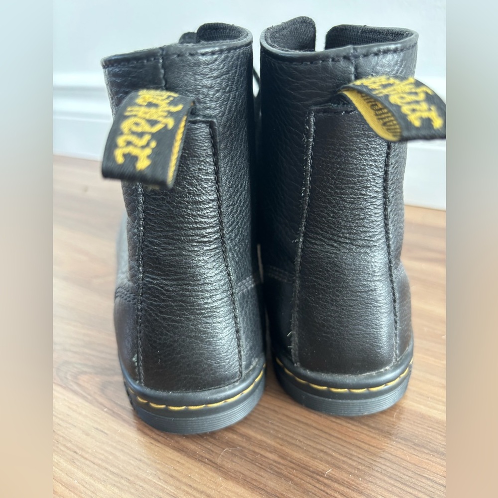 Dr. Martens Women's Black Leather Lace-Up Boots - Leyton Boot size 7M